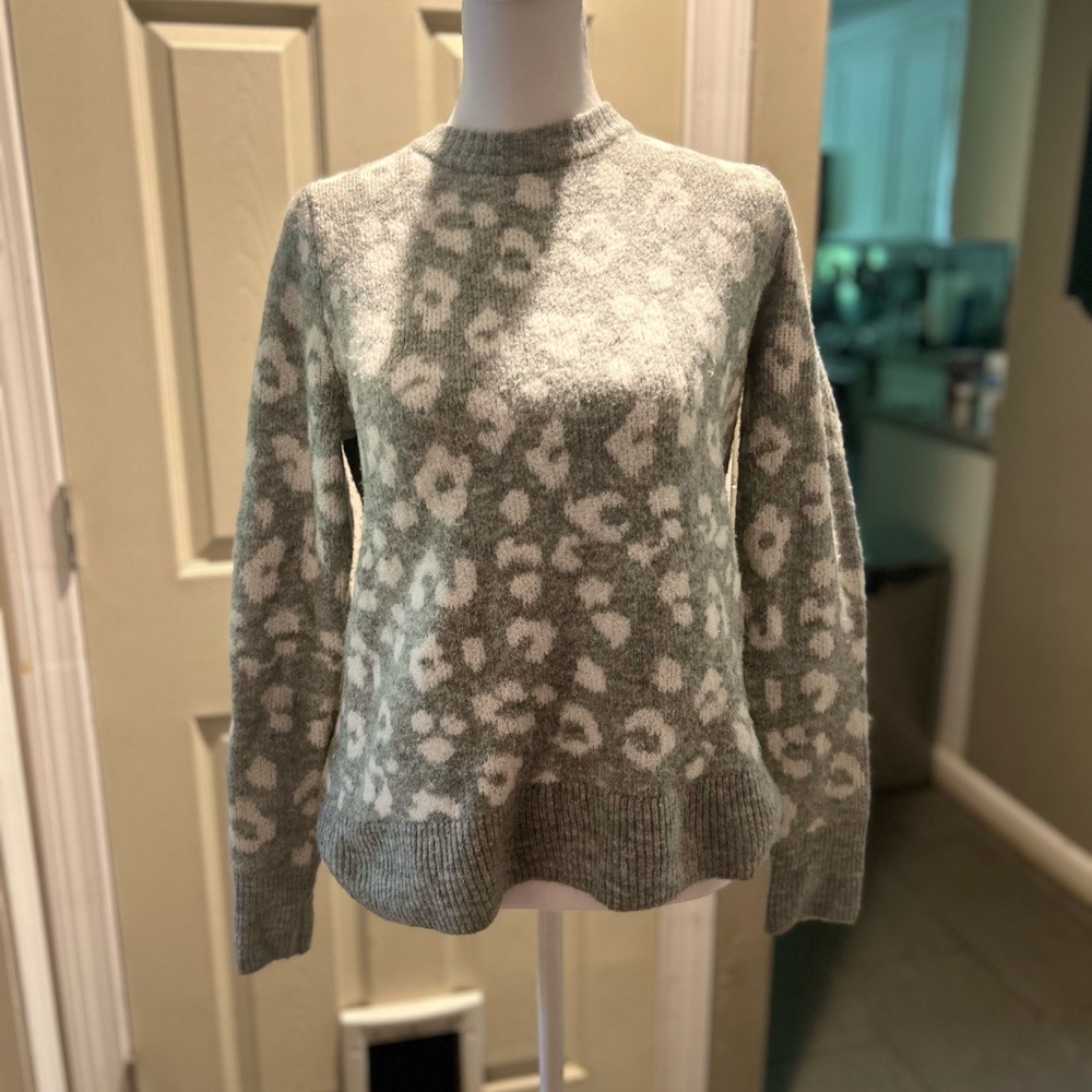 Old Navy Cream and Gray Leopard Print Sweater
